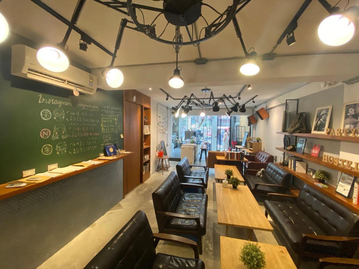 Fengjia Living Lab Hostel台中市 エクステリア 写真