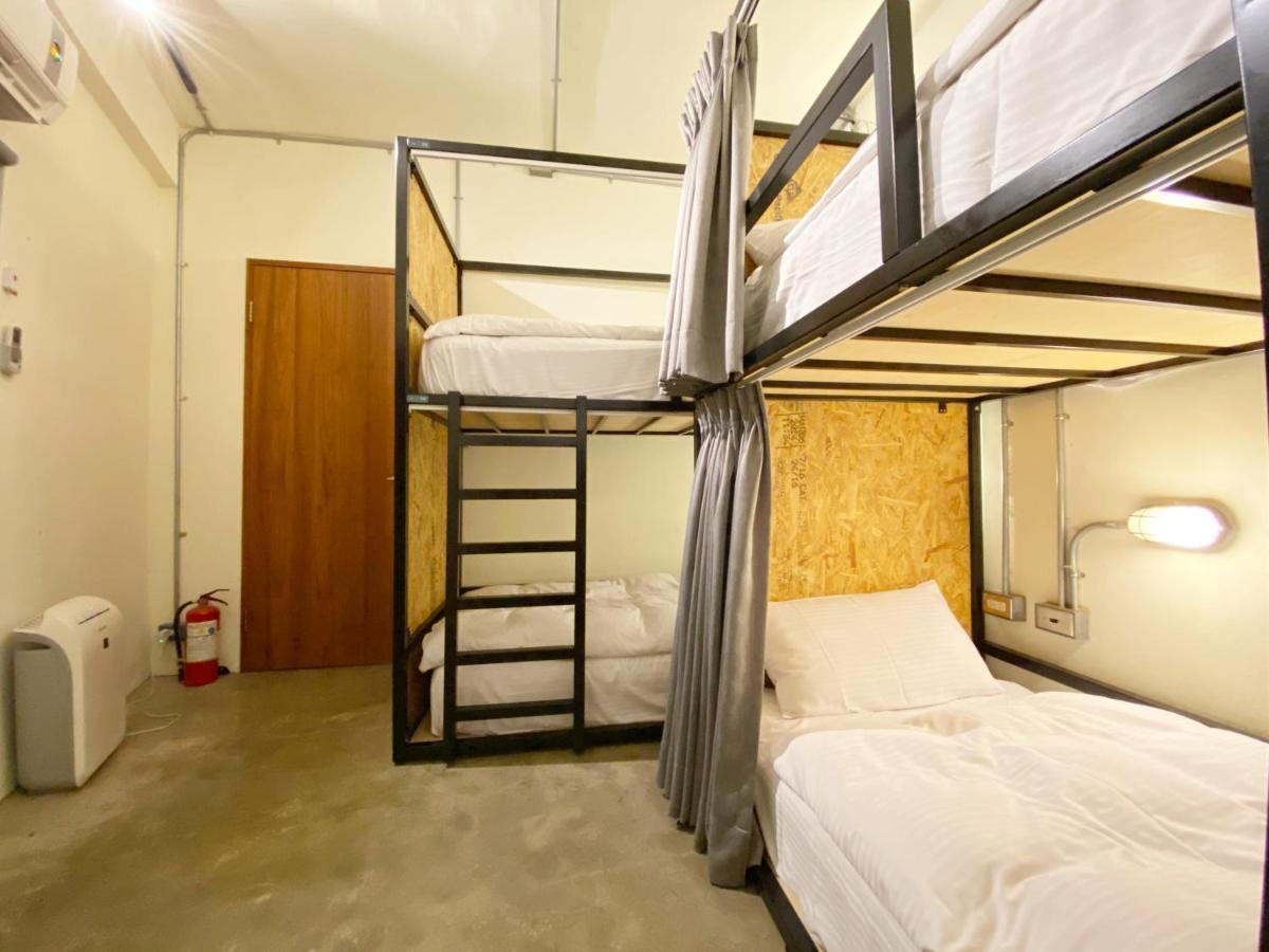 Fengjia Living Lab Hostel台中市 エクステリア 写真